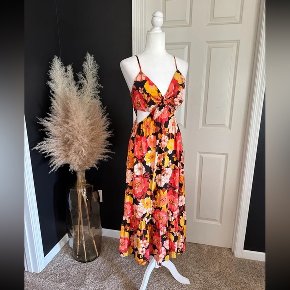 Dress Forum Los Angeles Floral Tiered Cut Out Midi/Maxi Dress 
size Large - Picture 3 of 12